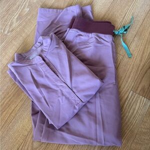 Figs women’s mauve scrub set